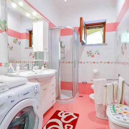 Apartment Daisy House