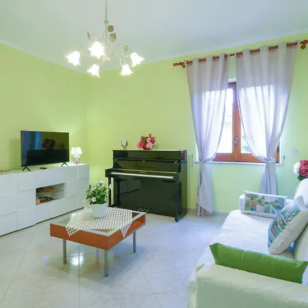 De Vivo Realty - Daisy House *