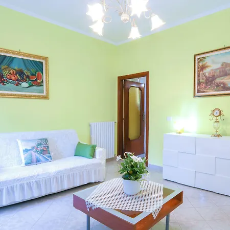 De Vivo Realty - Daisy House *